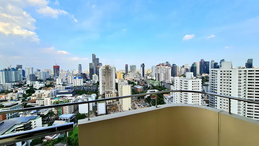 ให้เช่า Penthouse Duplex 4นอน 5น้ำ Piyathip Place คอนโดหรู พร้อมเฟอร์พร้อมอยู่ ใกล้รถไฟฟ้า BTS พร้อมพงษ์