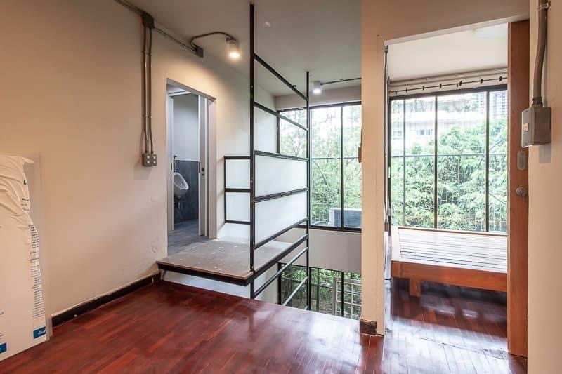 ให้เช่า Townhouse “Pet-friendly“ ย่านสาทร โฮมออฟฟิศ /คาเฟ่/ ทำเวิร์คช็อป/ สตูดิโอ  3ชั้น 4ห้องนอน 5ห้องน้ำ