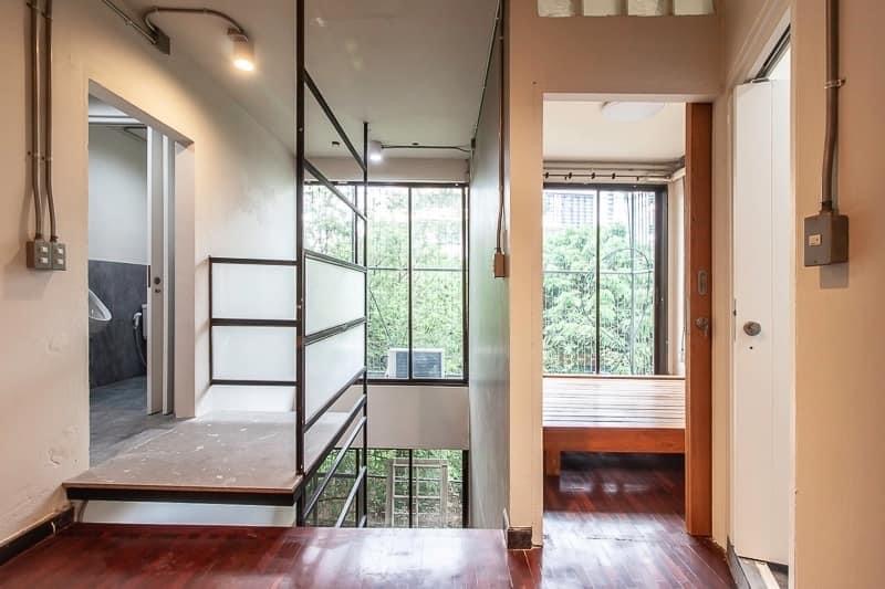 ให้เช่า Townhouse “Pet-friendly“ ย่านสาทร โฮมออฟฟิศ /คาเฟ่/ ทำเวิร์คช็อป/ สตูดิโอ  3ชั้น 4ห้องนอน 5ห้องน้ำ