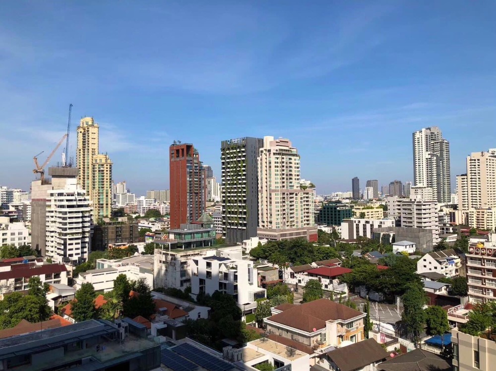 ให้เช่าคอนโด Edge Sukhumvit 23 ห้องมุม 1นอน 1น้ำ พร้อมเฟอร์พร้อมอยู่ วิวสวนสวย City view และวิวสระว่ายน้ำ