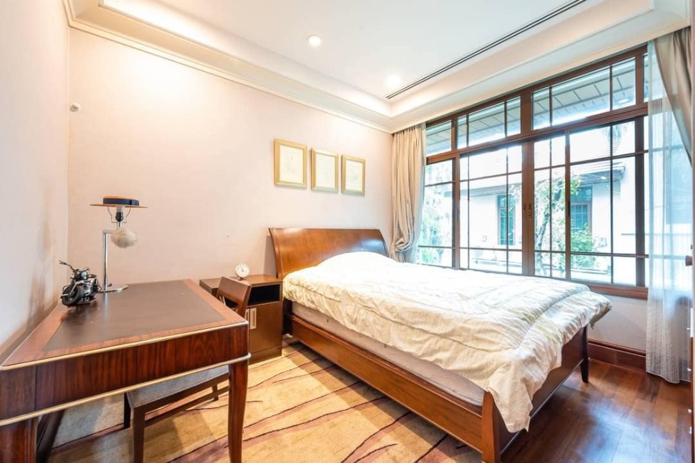 For Sale/Rent detached house 5 bedrooms at Baan Sansiri Sukhumvit 67 Superluxury House Corner unit  Private Swimming Pool with Jacuzzi Near BTS Phrakhanong Fully furnished  Ready to move in