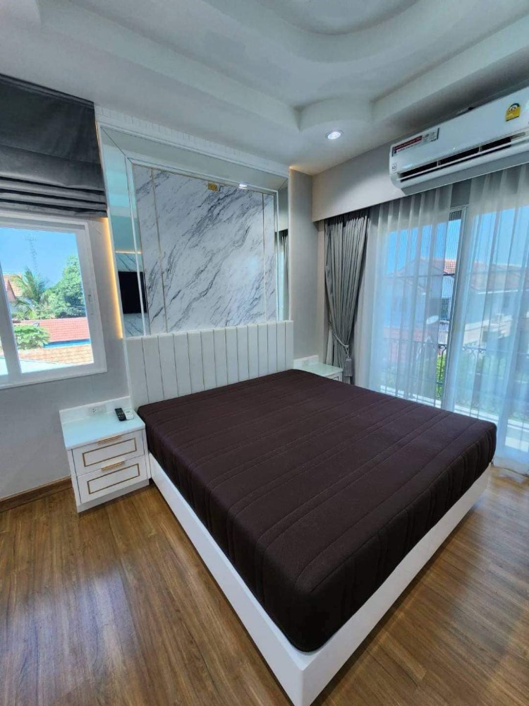 Single house for Rent at Grandio Ramintra-Wongwaen, Pet friendly Built-in luxury furniture, Near Fashion Island