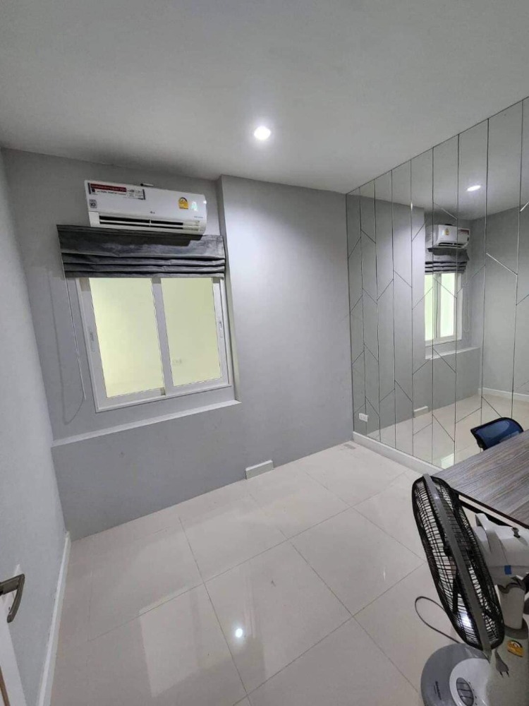 Single house for Rent at Grandio Ramintra-Wongwaen, Pet friendly Built-in luxury furniture, Near Fashion Island