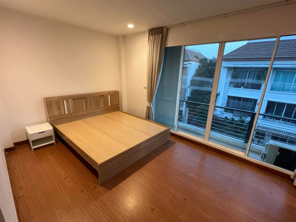 Town Home for Rent at Baan Klang Muang Sathorn-Taksin2, 3 bedroom, Near The Mall Thaphra, Fully furniture, Ready to move in
