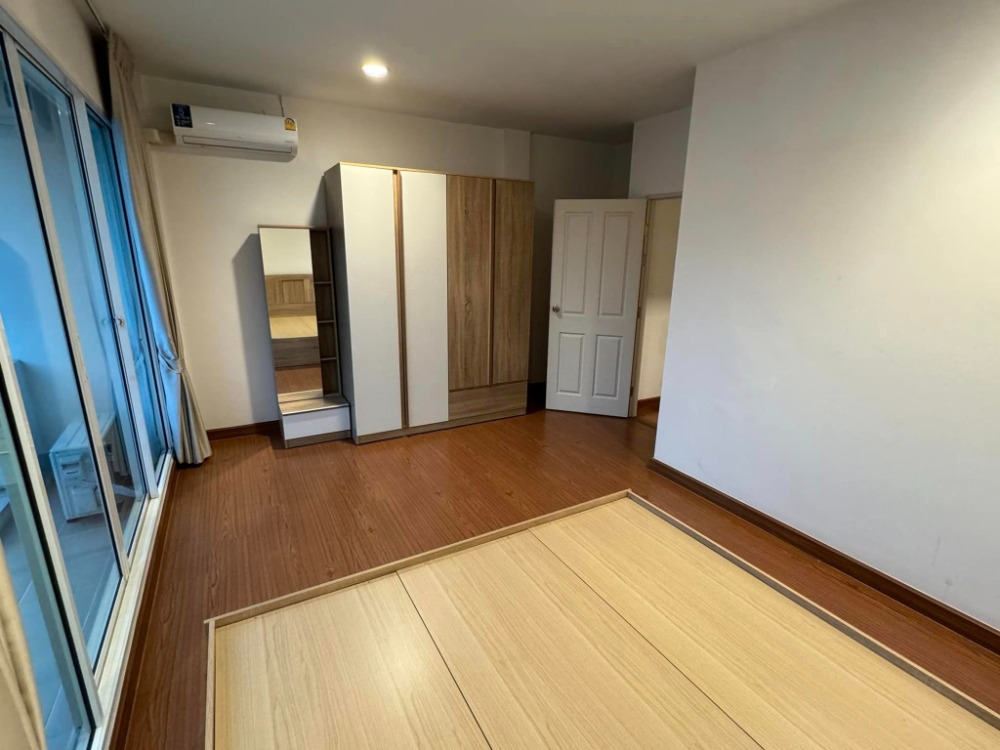 Town Home for Rent at Baan Klang Muang Sathorn-Taksin2, 3 bedroom, Near The Mall Thaphra, Fully furniture, Ready to move in