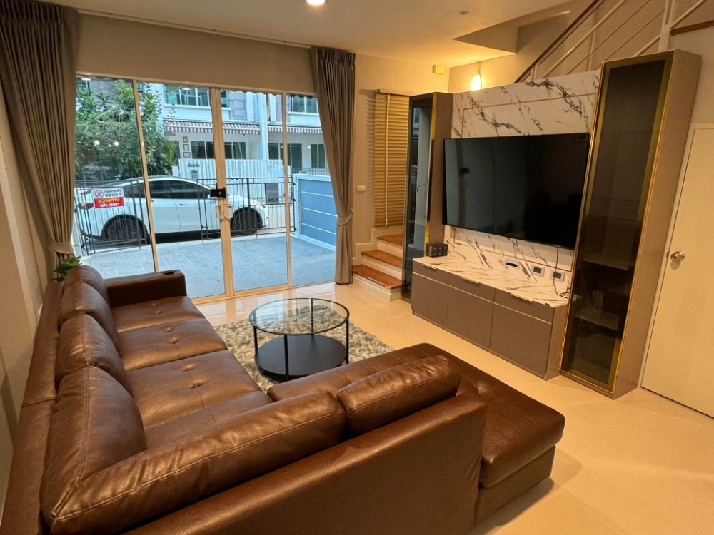 Town Home for Rent at Baan Klang Muang Sathorn-Taksin2, 3 bedroom, Near The Mall Thaphra, Fully furniture, Ready to move in