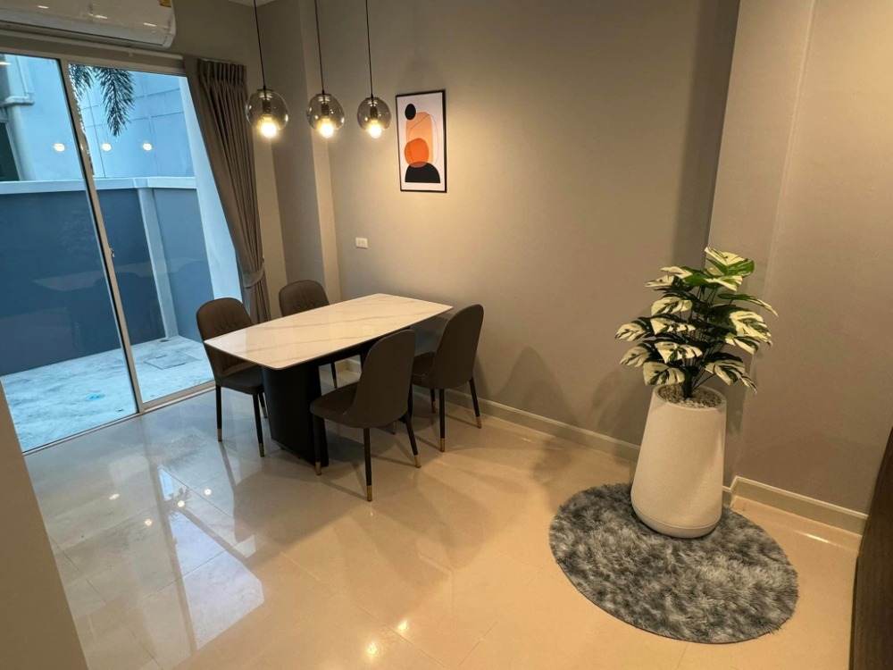 Town Home for Rent at Baan Klang Muang Sathorn-Taksin2, 3 bedroom, Near The Mall Thaphra, Fully furniture, Ready to move in