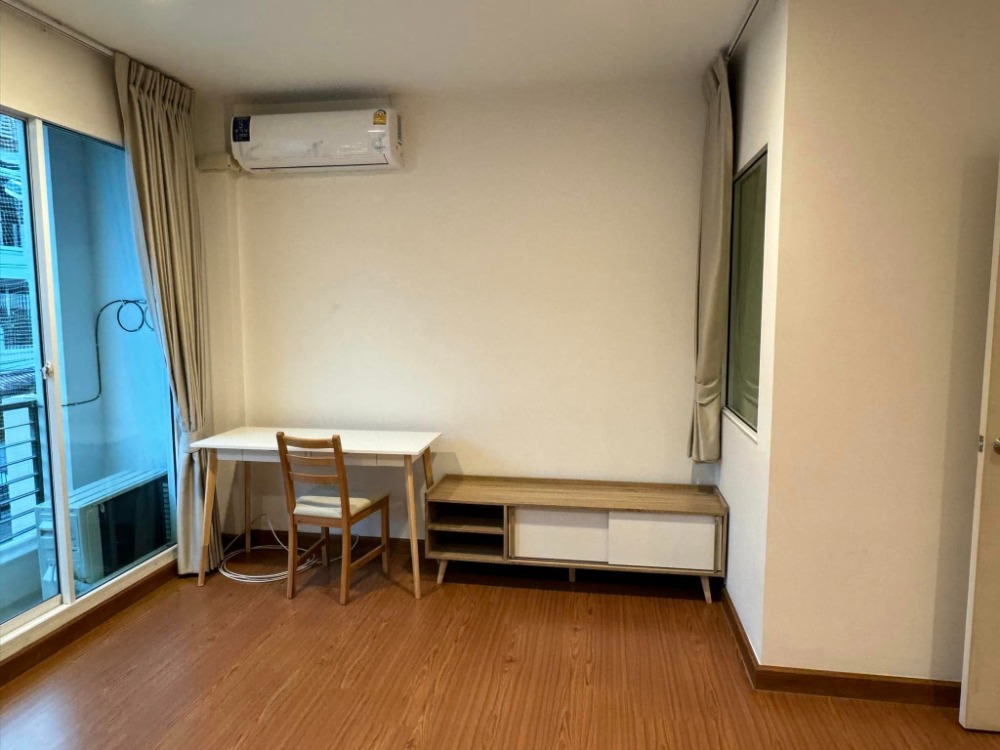 Town Home for Rent at Baan Klang Muang Sathorn-Taksin2, 3 bedroom, Near The Mall Thaphra, Fully furniture, Ready to move in