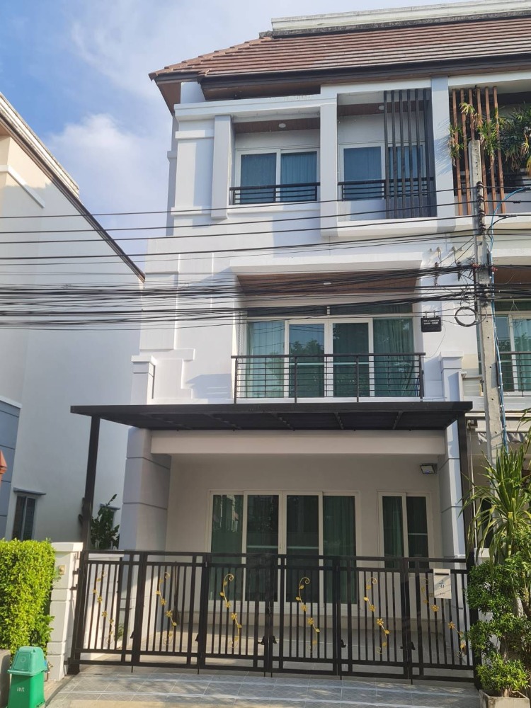 For Rent Baan Klang Muang Urbanion Srinakarin, 3 bedroom, Corner Unit. Near Seacon Srinakarin