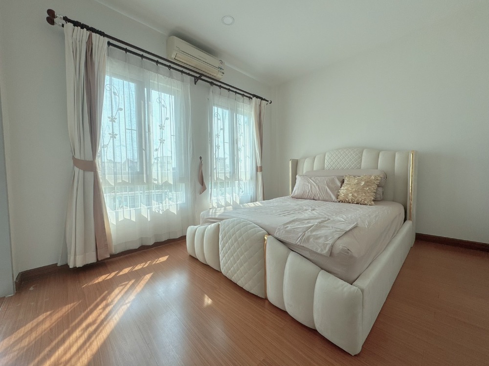 For Rent Baan Klang Muang Urbanion Srinakarin, 3 bedroom, Corner Unit. Near Seacon Srinakarin