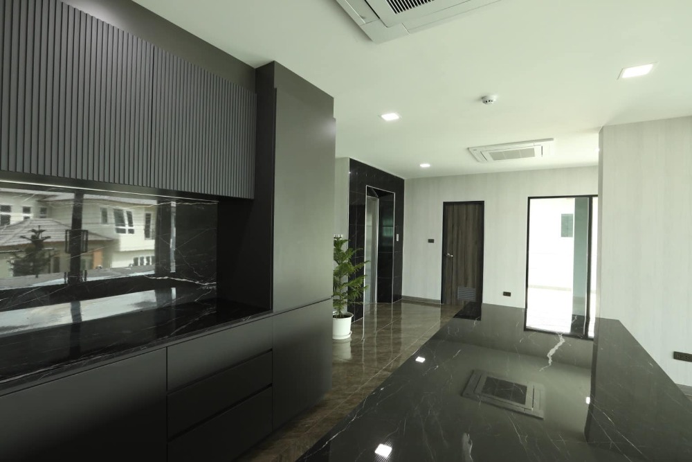 Luxury Mansion For Sale ขายคฤหาสน์หรู วงแหวน-พระราม 9 Wongwaen-Rama9 4Floor 6Bed 8Barth 12Utility Near Aportlink