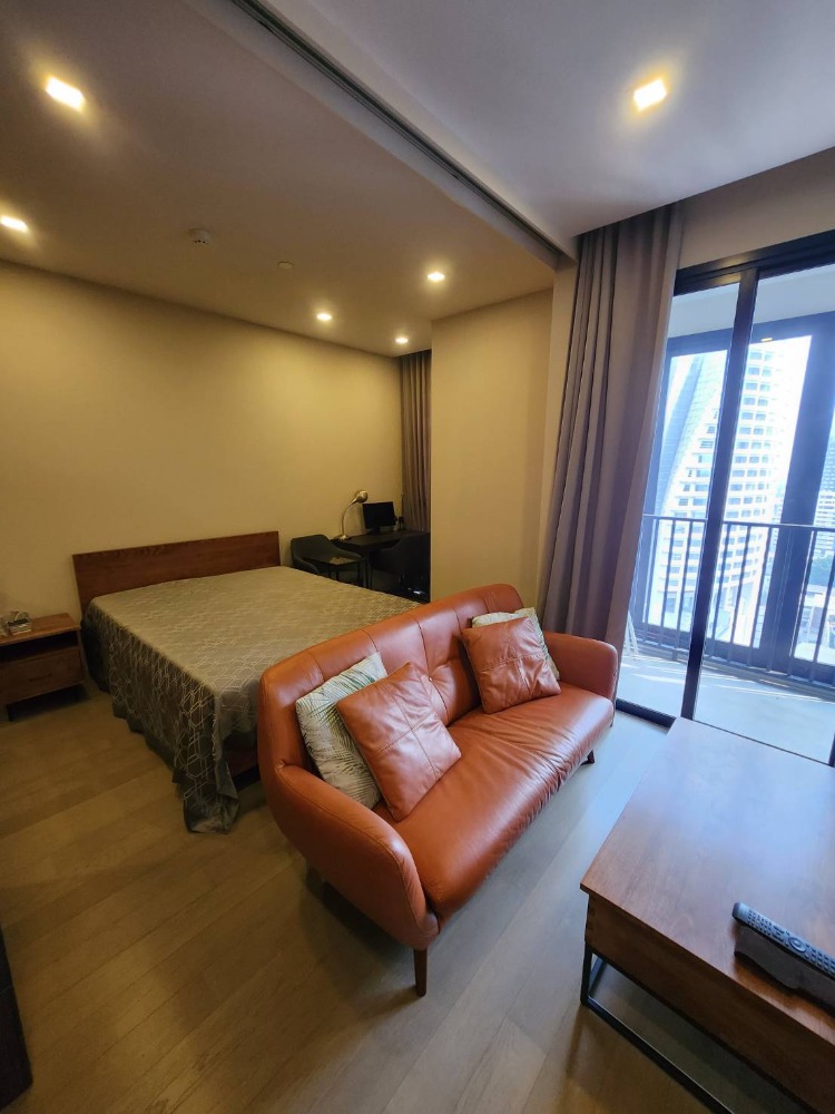 For Rent : Ashton Asoke, 1 Bedroom, Size: 34 Sqm., Near MRT Sukhumvit 20 m., Fully furnished, ready to move in.