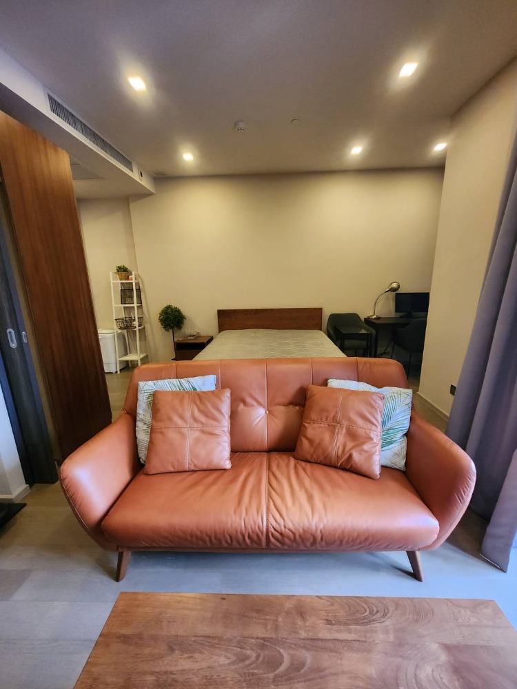 For Rent : Ashton Asoke, 1 Bedroom, Size: 34 Sqm., Near MRT Sukhumvit 20 m., Fully furnished, ready to move in.