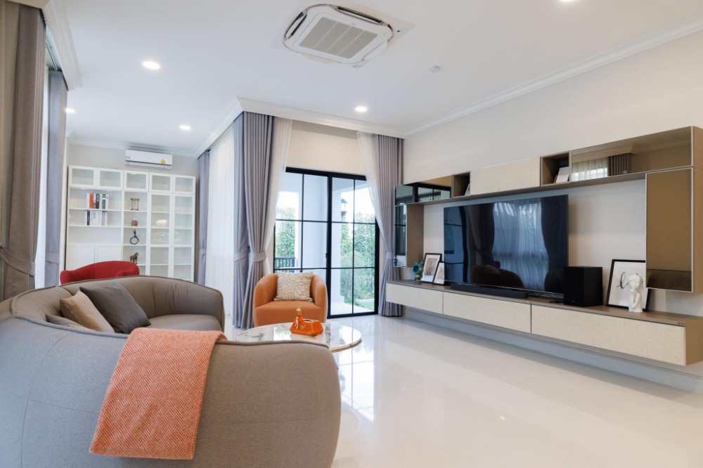 For Rent ให้เช่าบ้าน Nantawan พระราม 9 กรุงเทพกรีฑาตัดใหม่, 4นอน 5น้ำ 378ตร.ม., ใกล้นานาชาติเวลลิงตัน