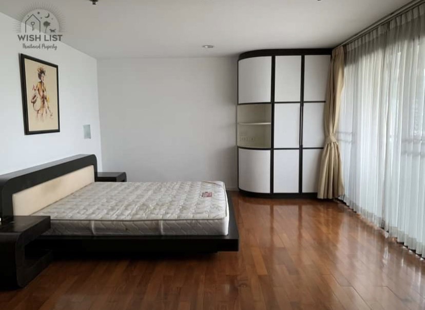 Condo for rent Pet-friendly_Kiarti Thanee City Mansion, Sukhumvit Road., Duplex 3 bed 3 bath, Near BTS Asoke-Phromphong 62,999 TBH.