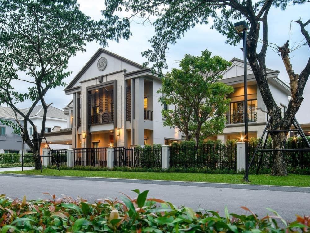 ขาย คฤหาสน์สุดหรู/ Luxury House For Sale (Sale Show Unit) Project : Granada Pinklao-Phetkasem Special price 99,000,000 MB.