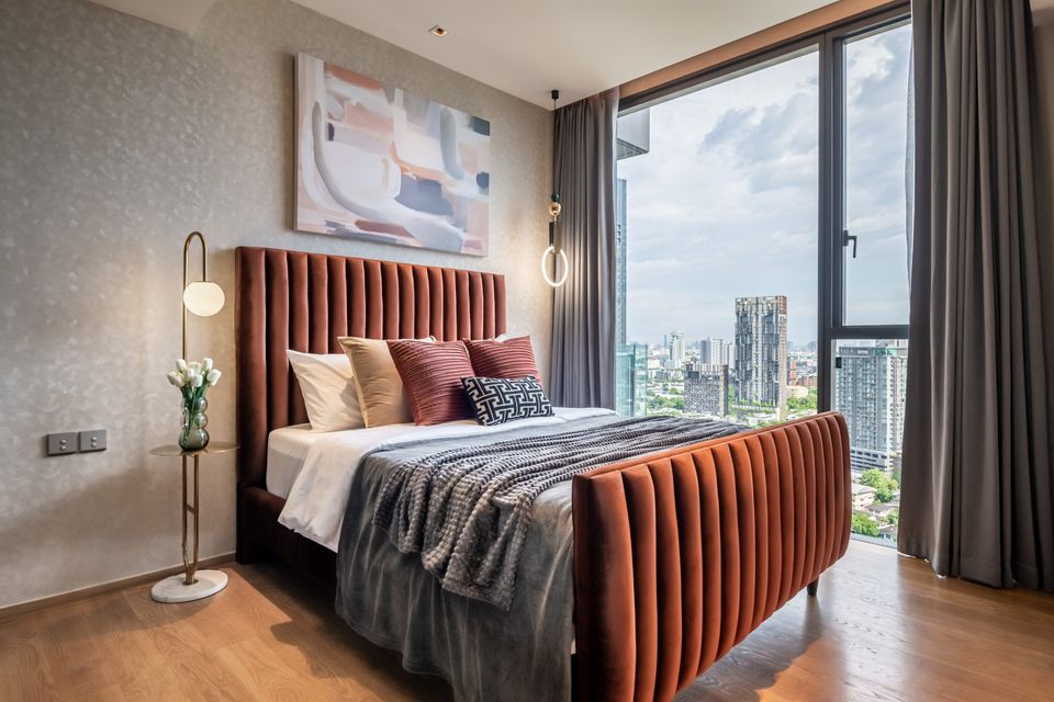 ให้เช่า คอนโดหรูย่านทองหล่อ: Beatniq Sukhumvit 32, Duplex 2 ห้องนอน ชั้นสูง เฟอร์นิเจอร์ครบ พร้อมอยู่ ใกล้ BTS ทองหล่อ