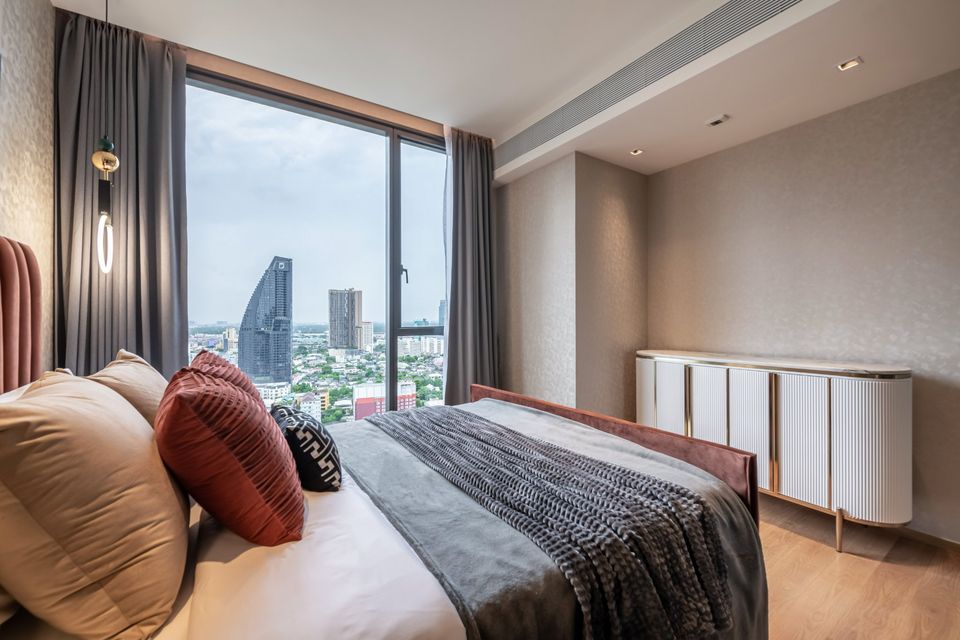 ขาย คอนโดหรูย่านทองหล่อ: Beatniq Sukhumvit 32, Duplex 2 ห้องนอน ชั้นสูง เฟอร์นิเจอร์ครบ พร้อมอยู่ ใกล้ BTS ทองหล่อ ราคา 34.9 ล้านบาท