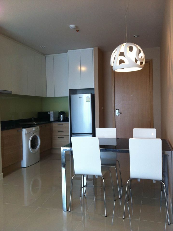 For Sale 2 bedrooms Circle Condominium High floor Near MRT Phetchaburi Fully furnished Ready to move in