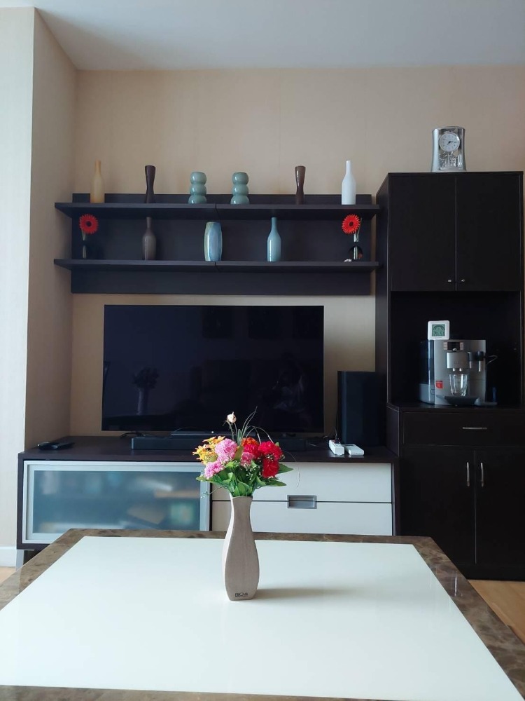 For Sale 2 bedrooms Baan Sathorn Chaopraya Condo High floor Near BTS Krung Thon Buri Fully furnished Ready to move in