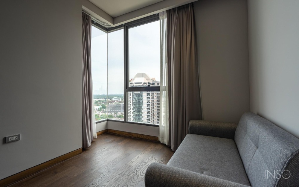 For Rent 2 bedrooms The Lumpini 24 Condo High floor Near BTS Phrom Phong Fully furnished Ready to move in