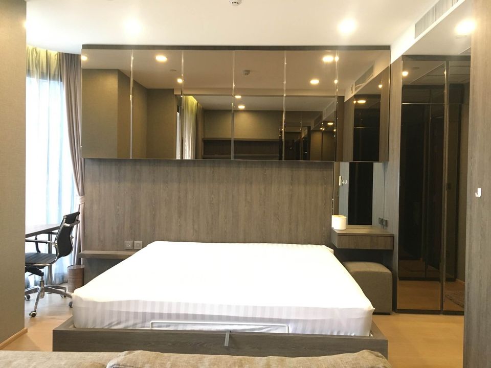 For Rent 1 bedroom Ashton Chula-Silom Condo High floor Corner room Near MRT Samyan Fully furnished Ready to move in