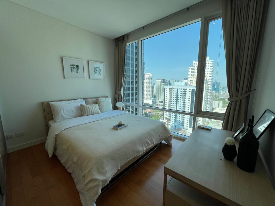 For Rent 2 bedrooms Fullerton Sukhumvit High floor Pet friendly Near BTS Thonglor Fully furnished Ready to move in