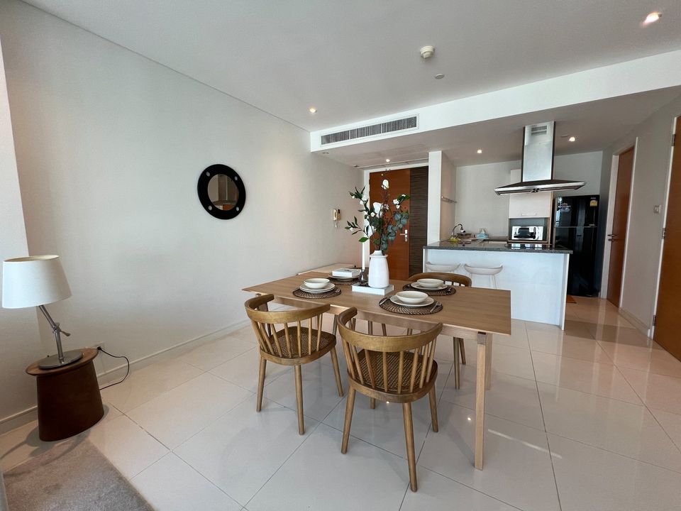 For Rent 2 bedrooms Fullerton Sukhumvit High floor Pet friendly Near BTS Thonglor Fully furnished Ready to move in