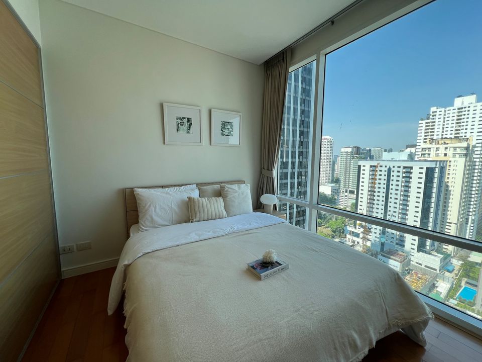 For Rent 2 bedrooms Fullerton Sukhumvit High floor Pet friendly Near BTS Thonglor Fully furnished Ready to move in