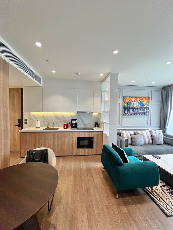 For Rent 2 bedrooms MUNIQ Sukhumvit 23 Luxury Condo Pet friendly Near BTS Asoke Fully furnished Ready to move in