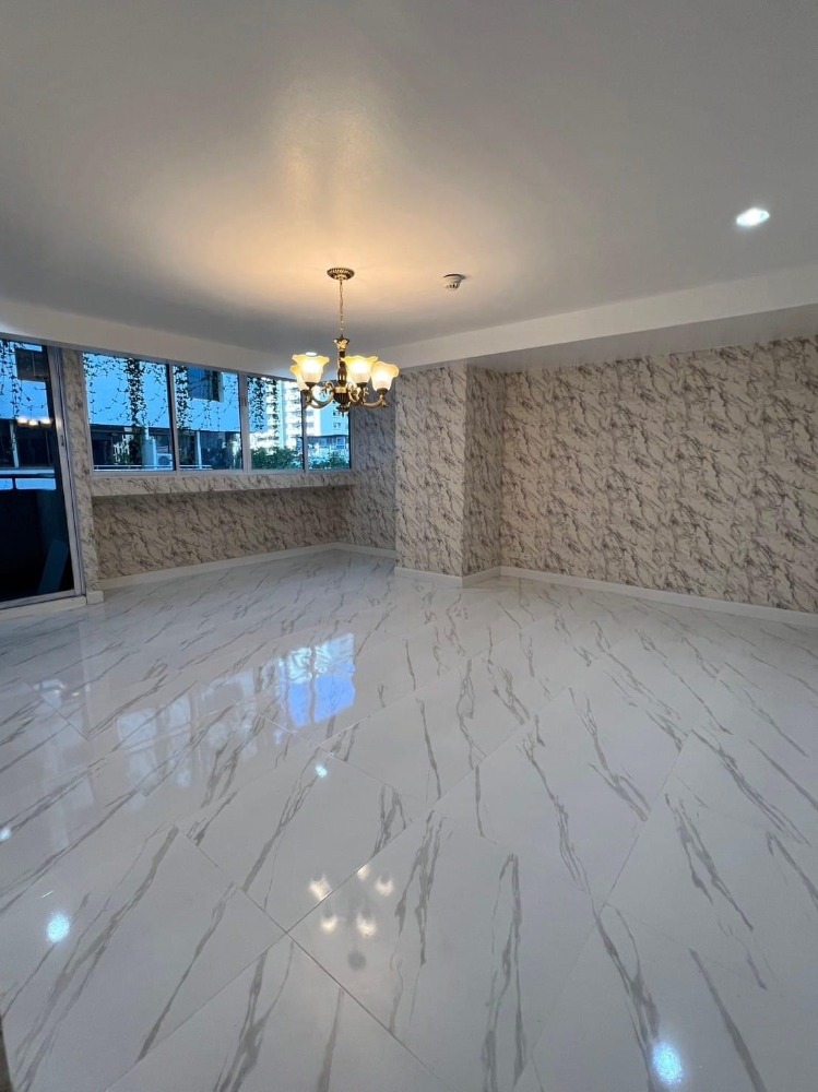 For Sale 4 bedrooms Supalai Place Sukhumvit 39 Condo Near BTS Phrom Phong Ready to move in