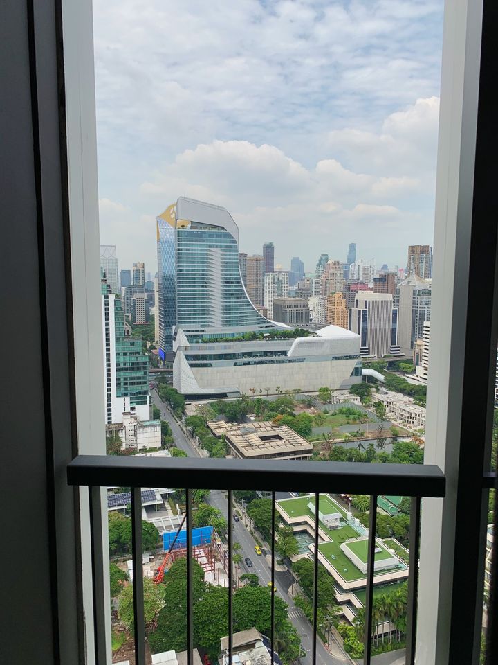 For Rent 1 bedroom Life One Wireless Condo High floor Near BTS Ploenchit Fully furnished Ready to move in