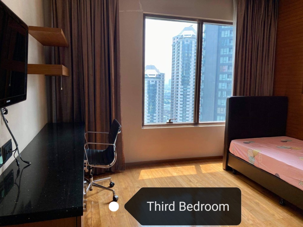 For Rent condo 3 bedrooms at The Emporio Place near BTS Phrom Phong Fully furnished Ready to move in Rental 95,000 THB.