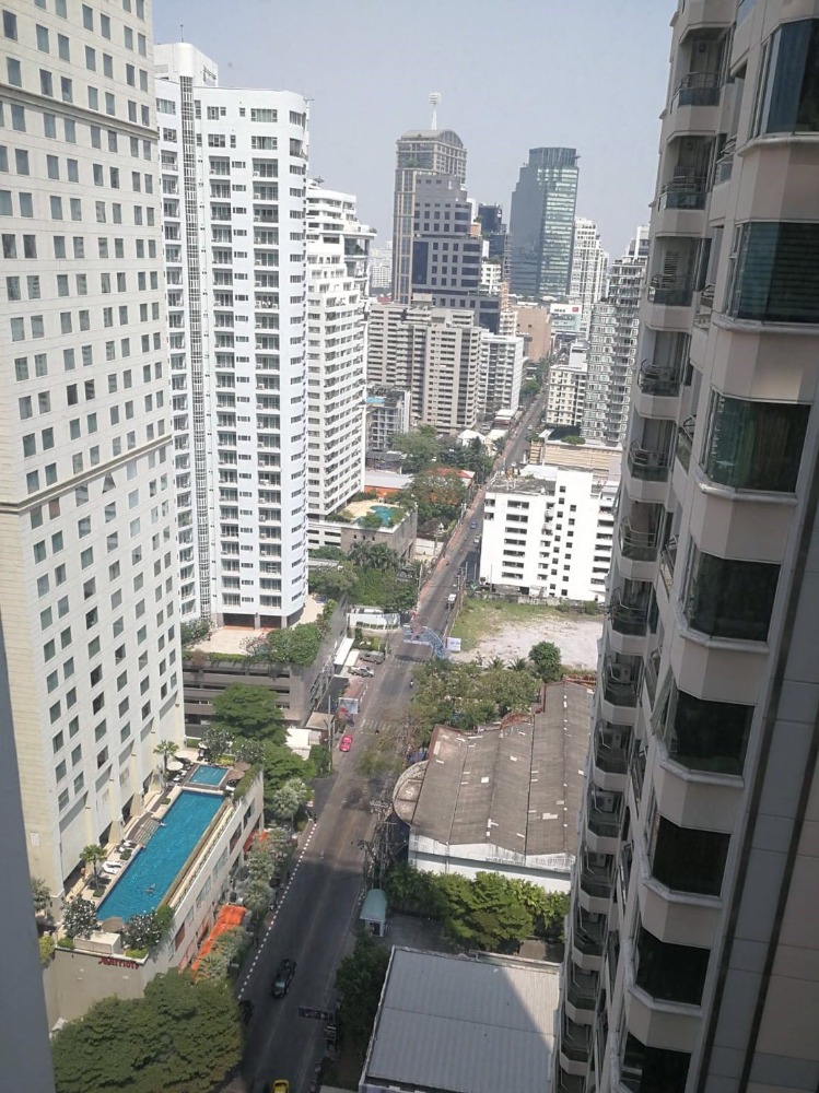 For Rent condo 3 bedrooms at The Emporio Place near BTS Phrom Phong Fully furnished Ready to move in Rental 95,000 THB.