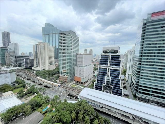 For Sale 3 bedrooms Silom Suite Condo Near BTS Chong Nonsi Fully furnished Ready to move in