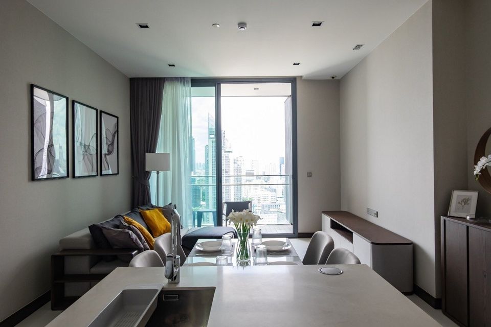 For Rent 2 bedrooms Q 1 Sukhumvit Luxury Condo High floor Near BTS Nana Fully furnished Ready to move in