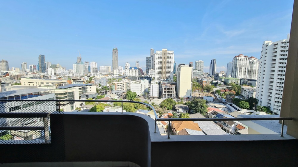 For Rent 2 bedrooms Piyathip Place Sukhumvit 39 Apartment Near BTS Phrom Phong Fully furnished Ready to move in