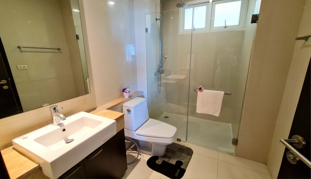 For Rent 2 bedrooms Piyathip Place Sukhumvit 39 Apartment Near BTS Phrom Phong Fully furnished Ready to move in