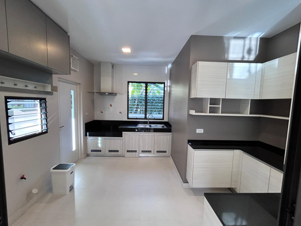 For rent detatched house  4 bedrooms at Manthana Onnut–Wongwaen  Near Mega Bangna Fully furnished  Ready to move in Rental 80,000 THB./Month