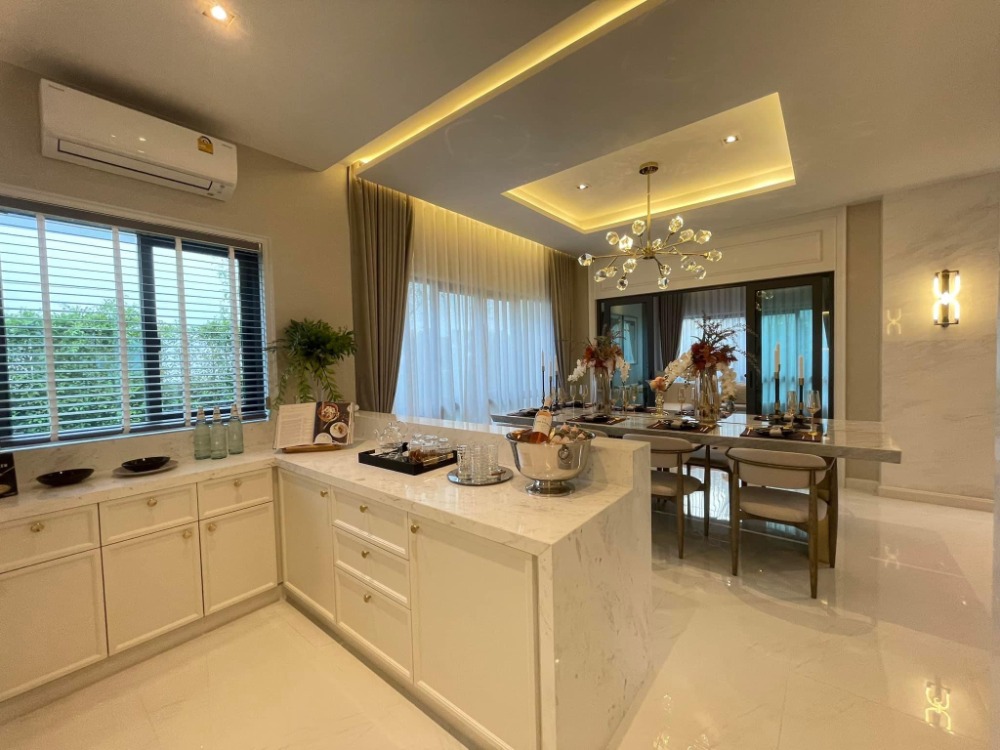 For sale detached house 5 bedrooms at The City Sukhumvit-Onnut Luxury house Near Seacon Square Fully furnished  Ready to move in  Sale 38 Million Baht