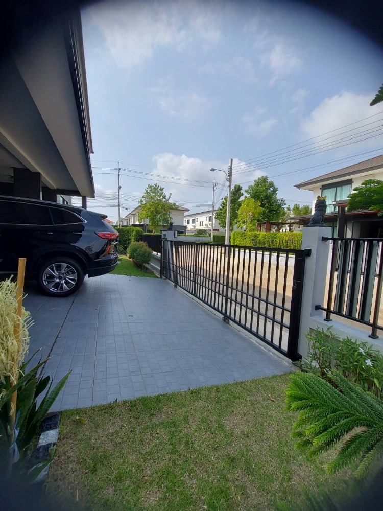 For Rent 4 bedrooms Britannia Bangna Suvarnabhumi Km.26 Luxury Detached House Pet friendly Near Suvarnabhumi Airport Fully furnished Ready to move in