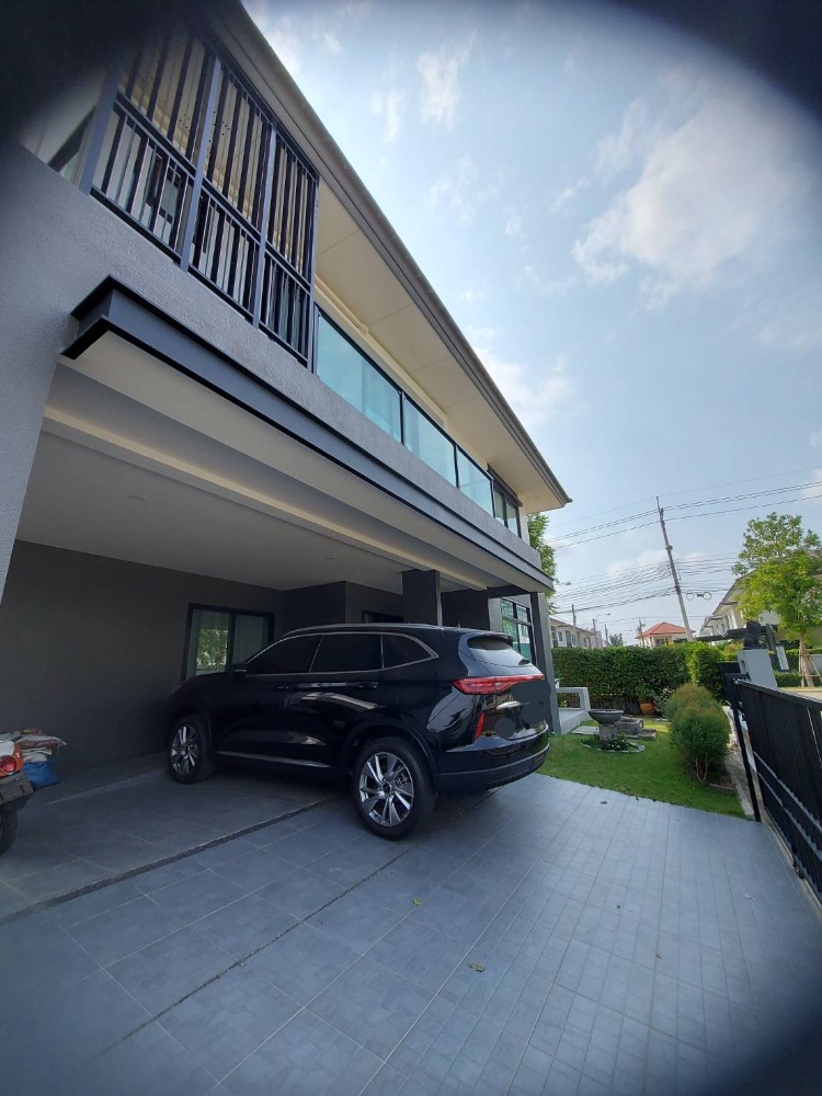 For Rent 4 bedrooms Britannia Bangna Suvarnabhumi Km.26 Luxury Detached House Pet friendly Near Suvarnabhumi Airport Fully furnished Ready to move in