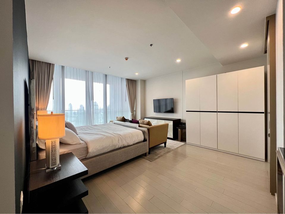 For Rent condo 3 bedrooms at Noble Ploenchit Luxuly condo Penthouse Duplex Near BTS Ploenchit  Fully furnished Ready to move in Rental 190,000 THB.