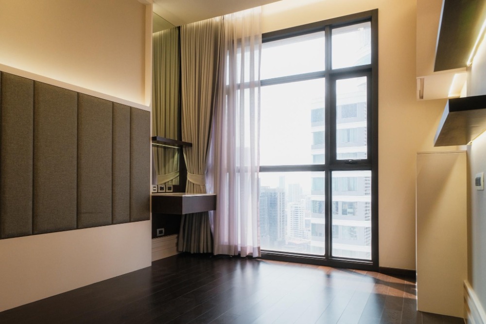 For Rent 2 bedrooms The XXXIX Sukhumvit 39 Luxury Condo High floor Near BTS Phrom Phong Fully furnished Ready to move in