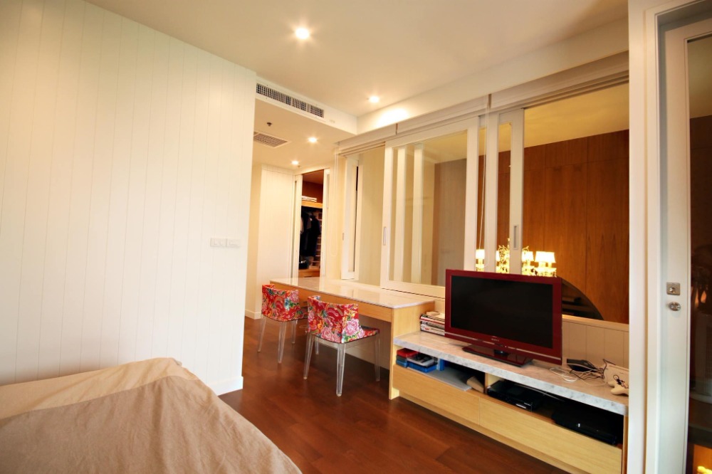 For Rent Duplex 2 Beds 4 Baths Noble Remix Sukhumvit 36 Luxury Condo Near BTS Thonglor Fully furnished Ready to move in