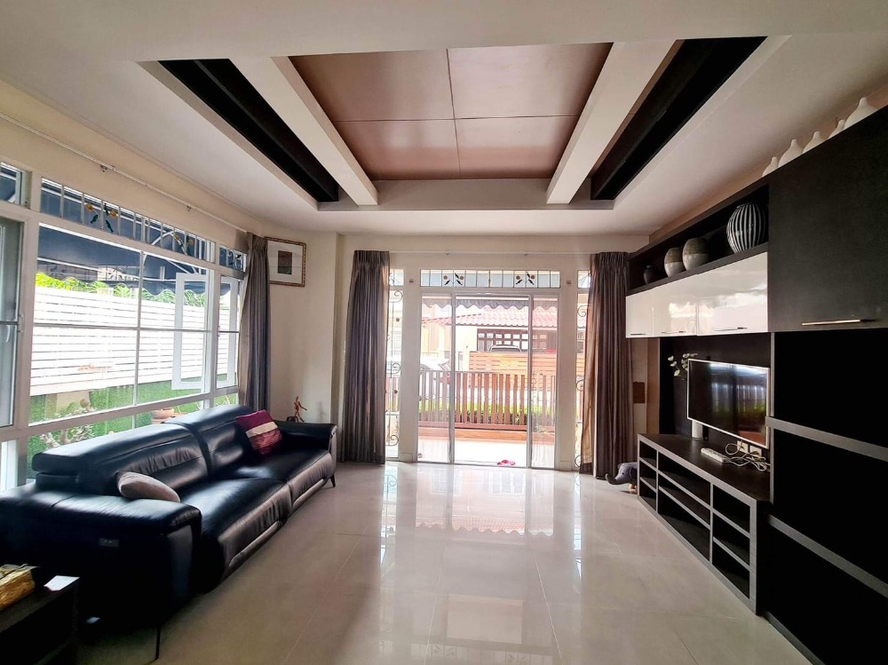 For Rent 3 bedrooms Baan Narawan Detached House Pet friendly 🐶🐱 Near Airport Rail Link Huamark Fully furnished Ready to move in