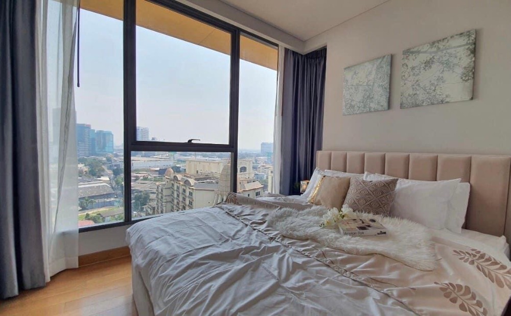 For Rent 2 bedrooms The Lumpini 24 Luxury Condo High floor Near BTS Phrom Phong Fully furnished Ready to move in