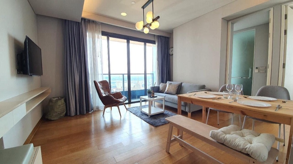 For Rent 2 bedrooms The Lumpini 24 Luxury Condo High floor Near BTS Phrom Phong Fully furnished Ready to move in