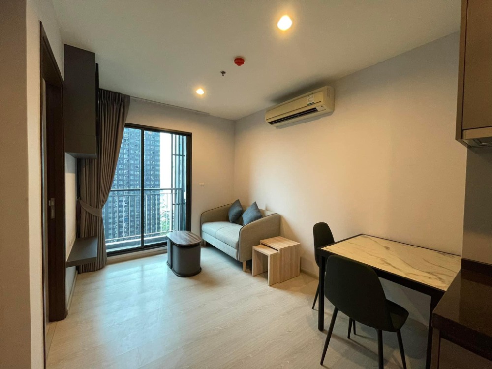 For Rent 2 bedrooms Rhythm Asoke Condo High floor Near MRT Rama 9 Fully furnished Ready to move in