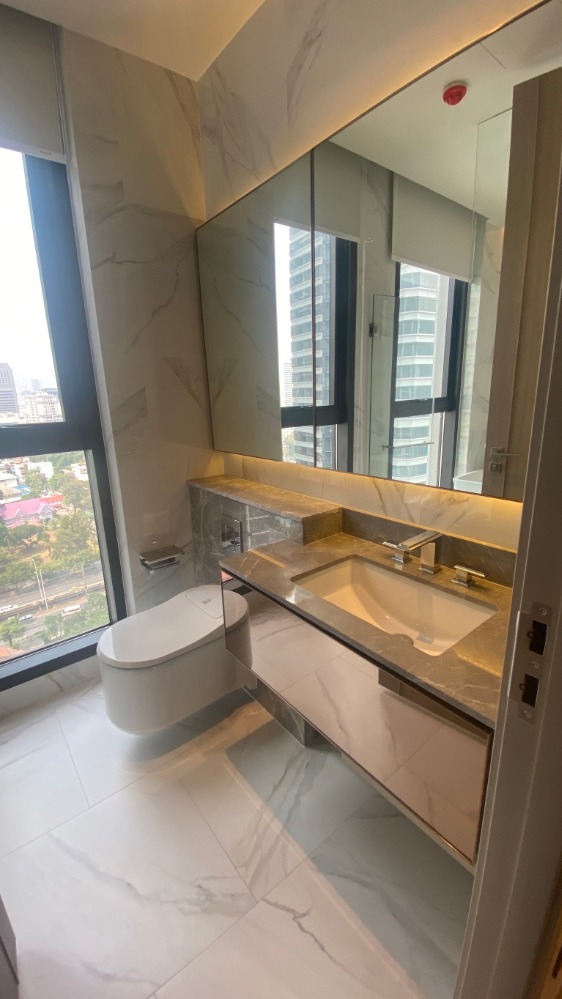 For Rent 1 bedroom The Reserve Sathorn Luxury Condo High floor Near BTS Chong Nonsi Fully furnished Ready to move in